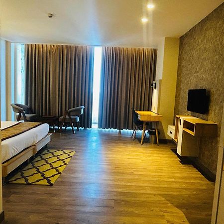 Hotel Sakura Gold Gurgaon Esterno foto