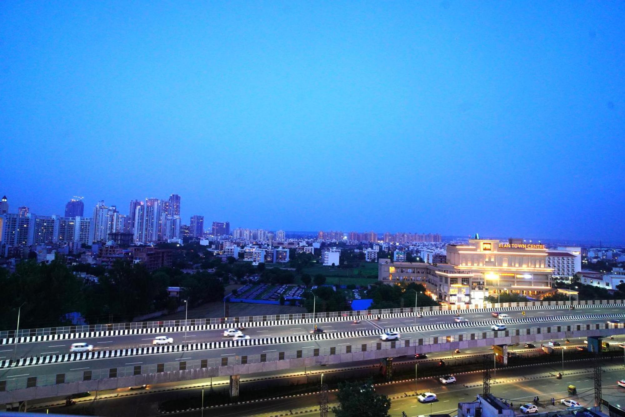 Hotel Sakura Gold Gurgaon Esterno foto