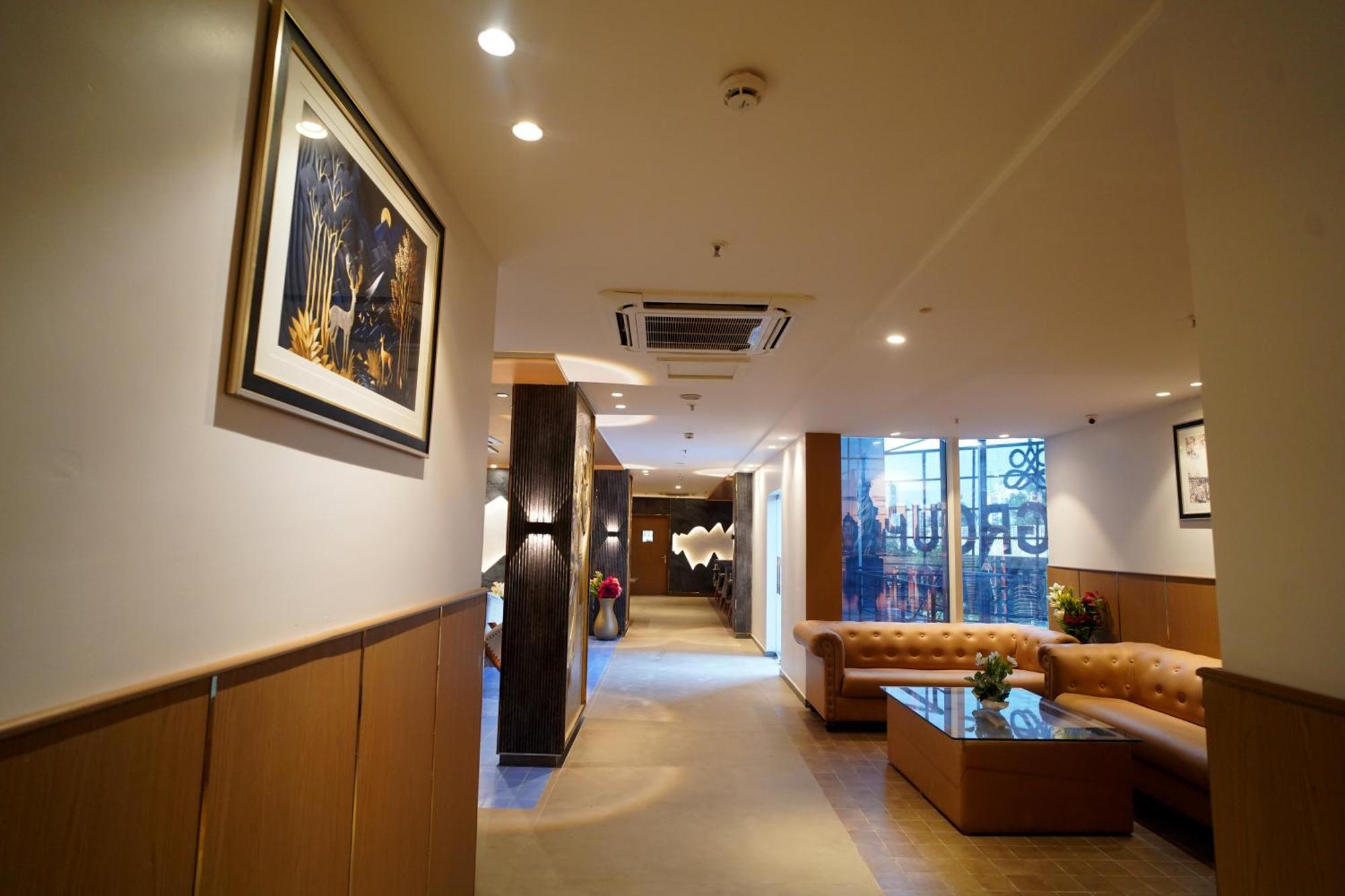 Hotel Sakura Gold Gurgaon Esterno foto
