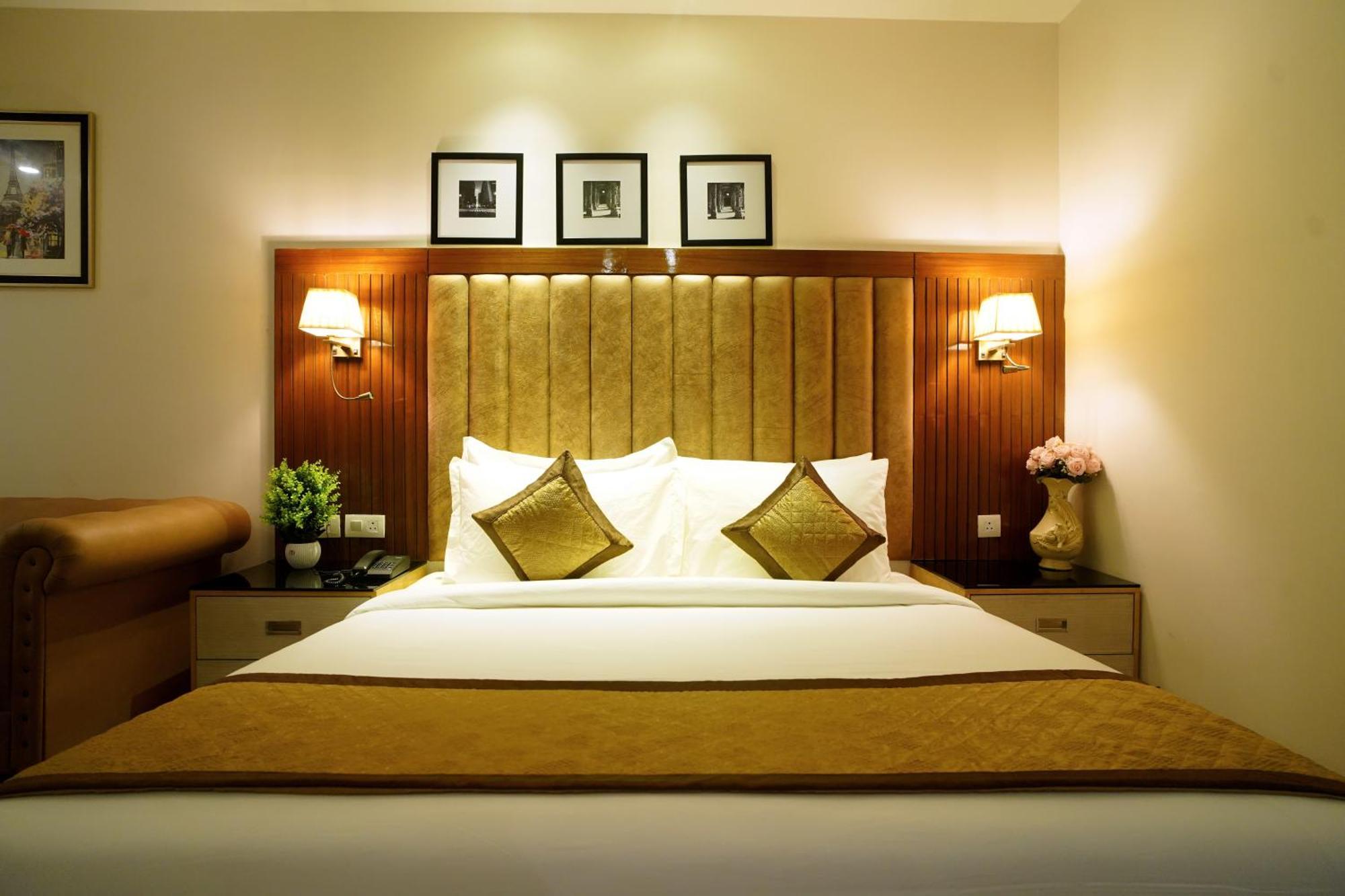 Hotel Sakura Gold Gurgaon Esterno foto