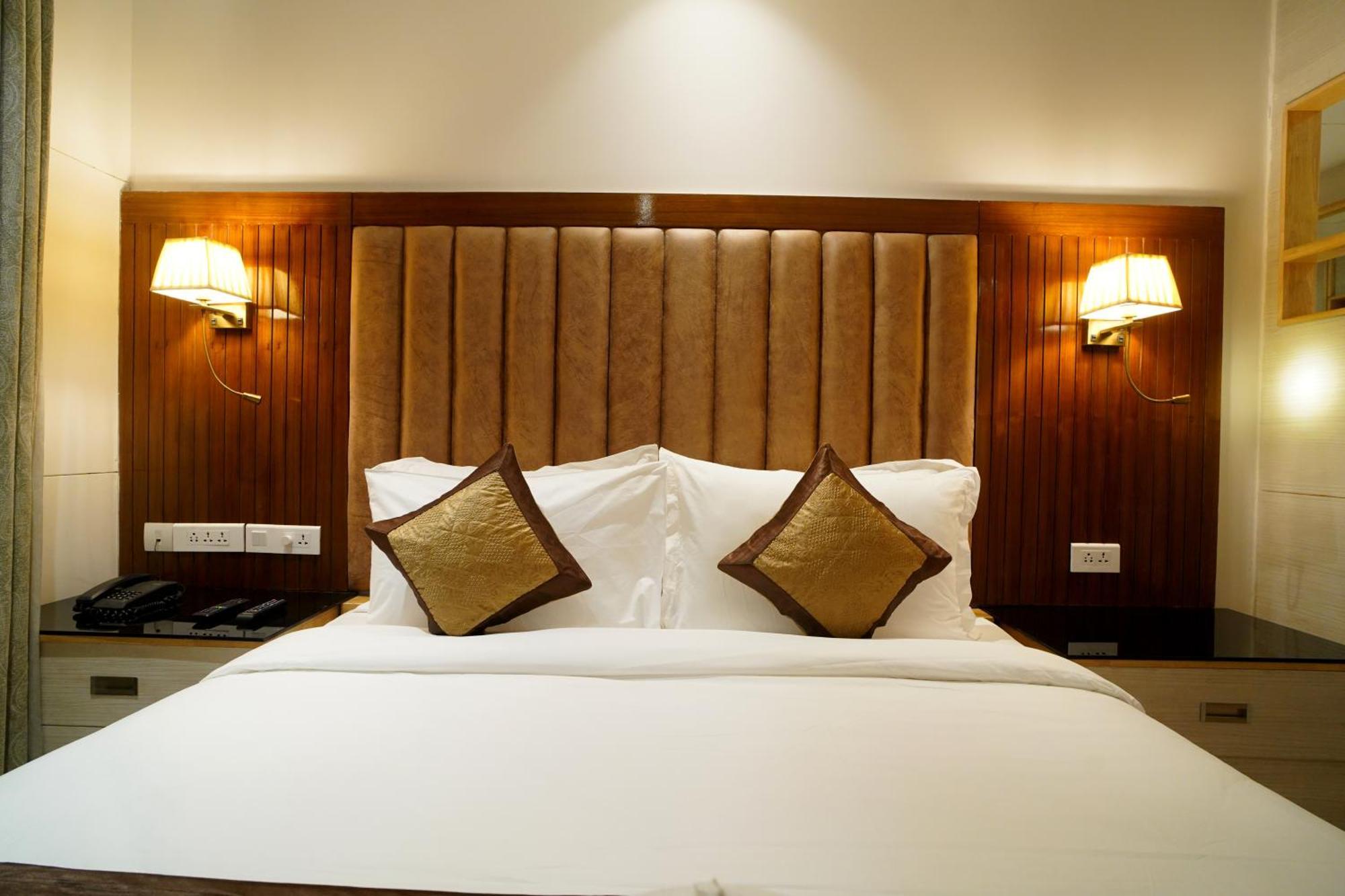 Hotel Sakura Gold Gurgaon Esterno foto