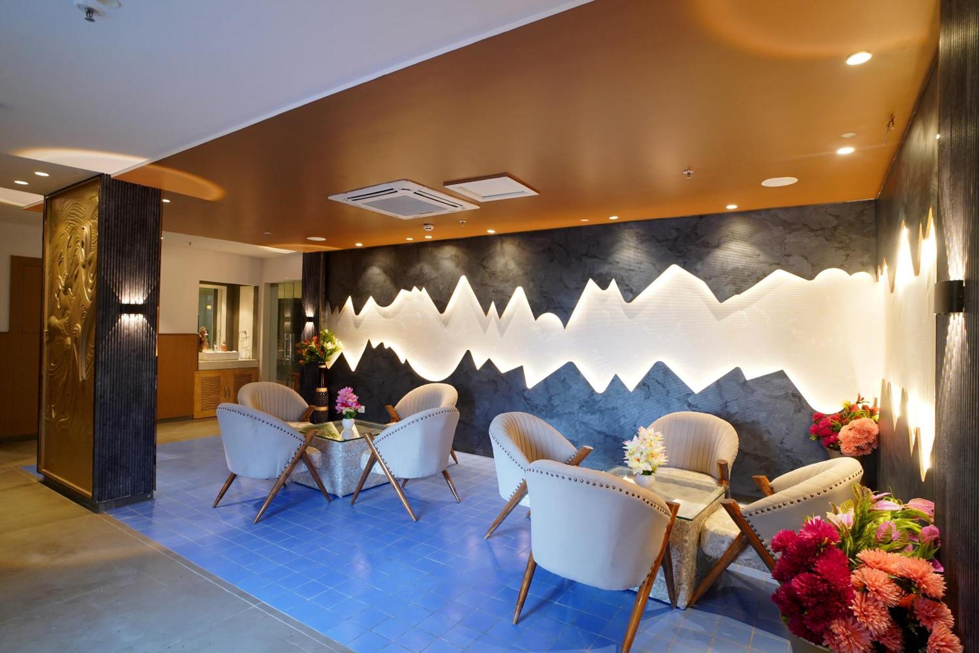 Hotel Sakura Gold Gurgaon Esterno foto
