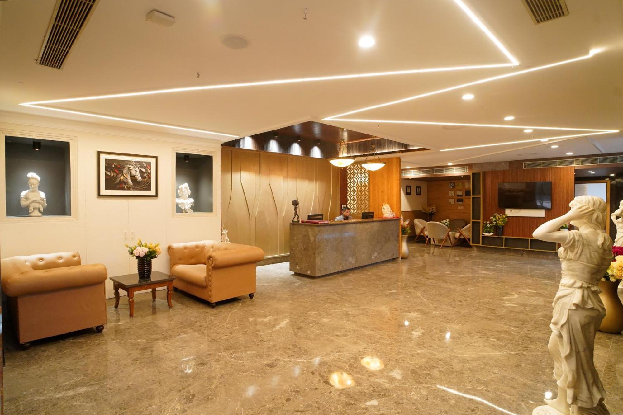 Hotel Sakura Gold Gurgaon Esterno foto