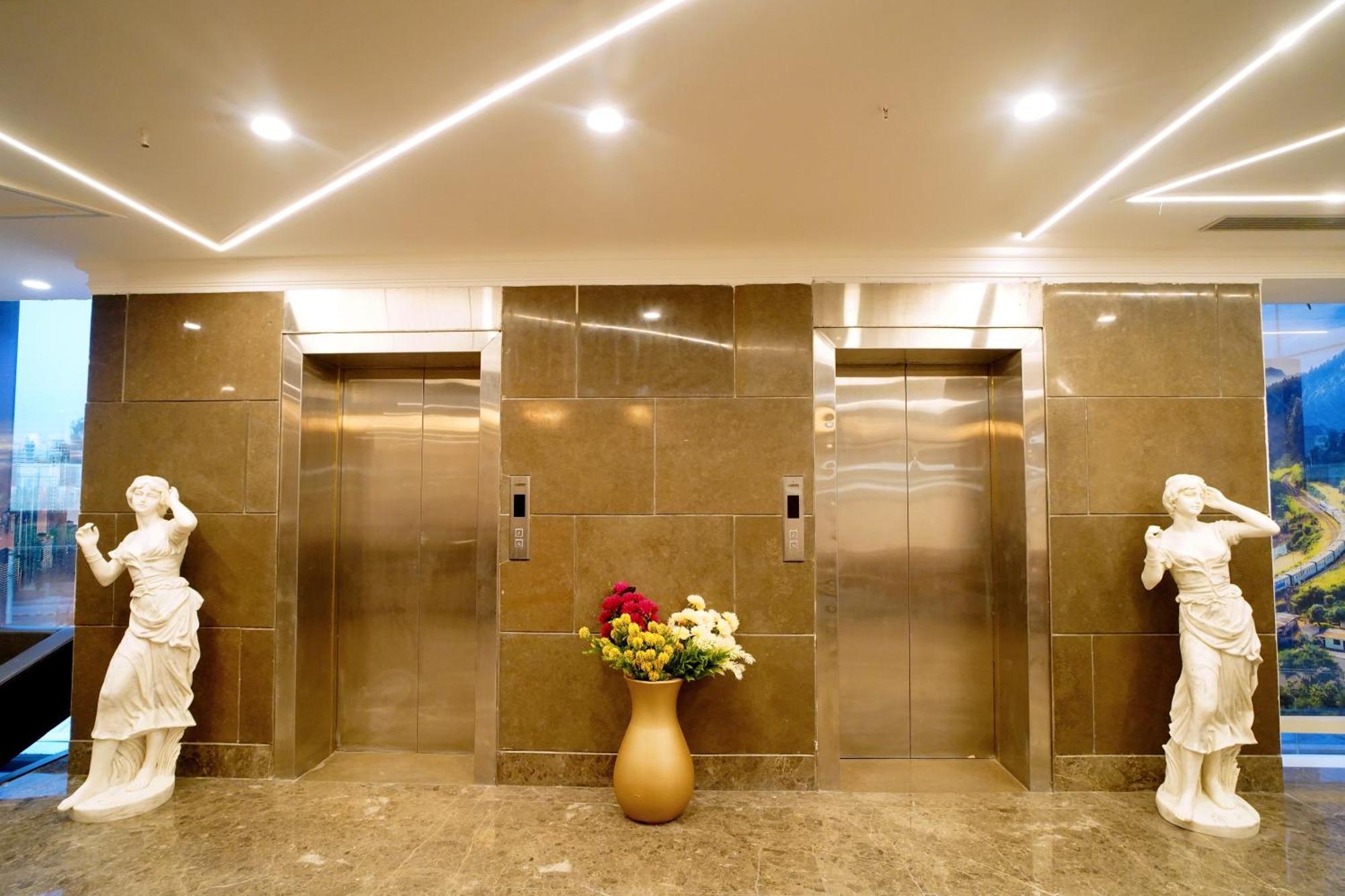 Hotel Sakura Gold Gurgaon Esterno foto