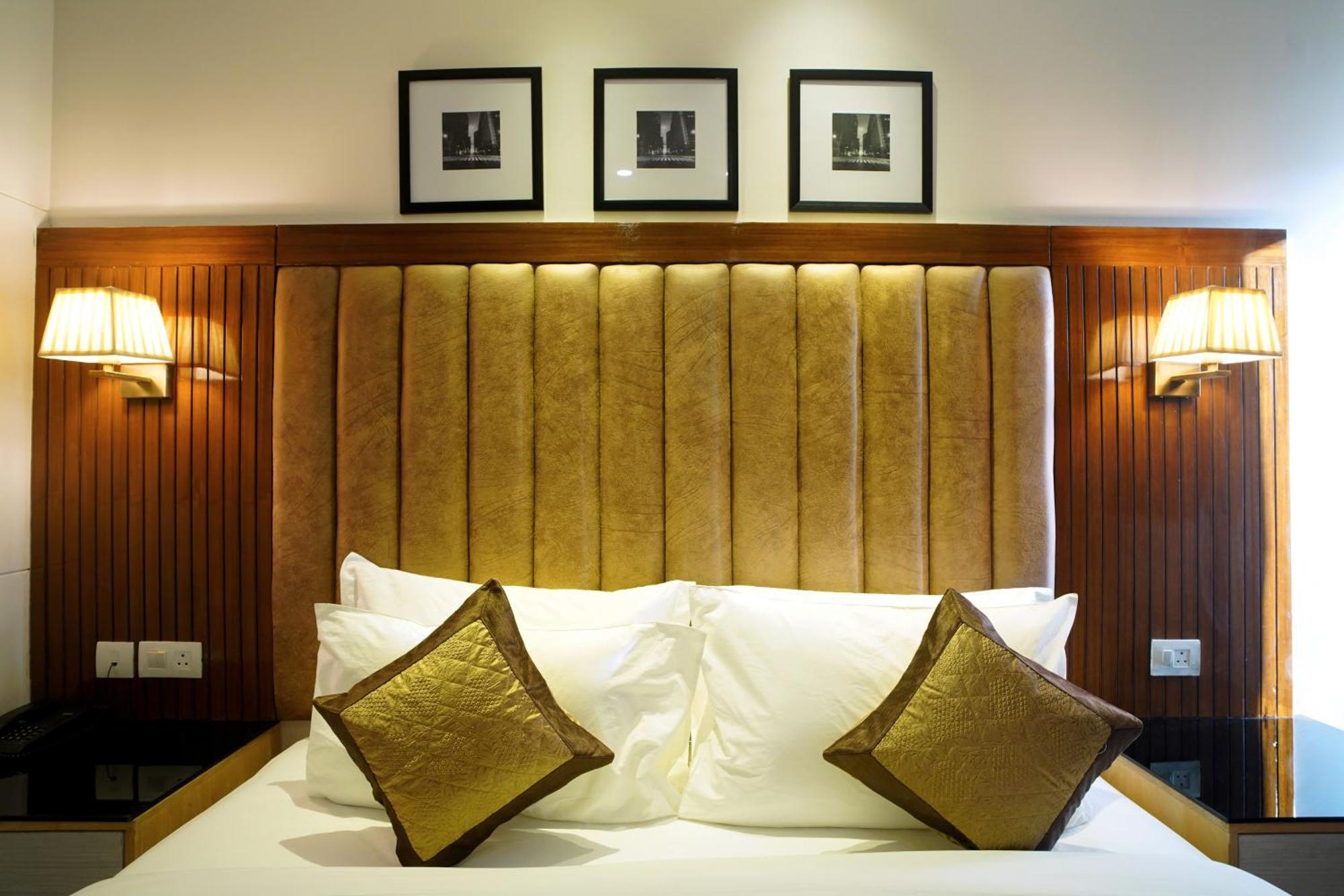 Hotel Sakura Gold Gurgaon Esterno foto