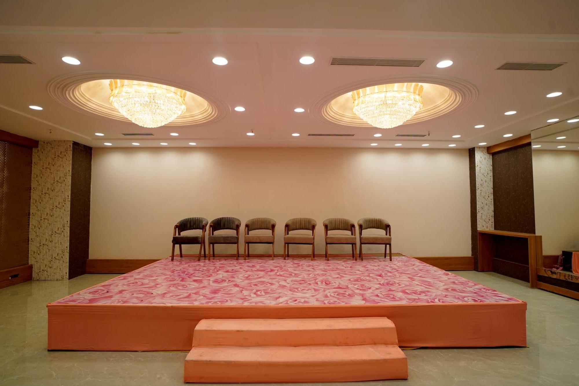 Hotel Sakura Gold Gurgaon Esterno foto