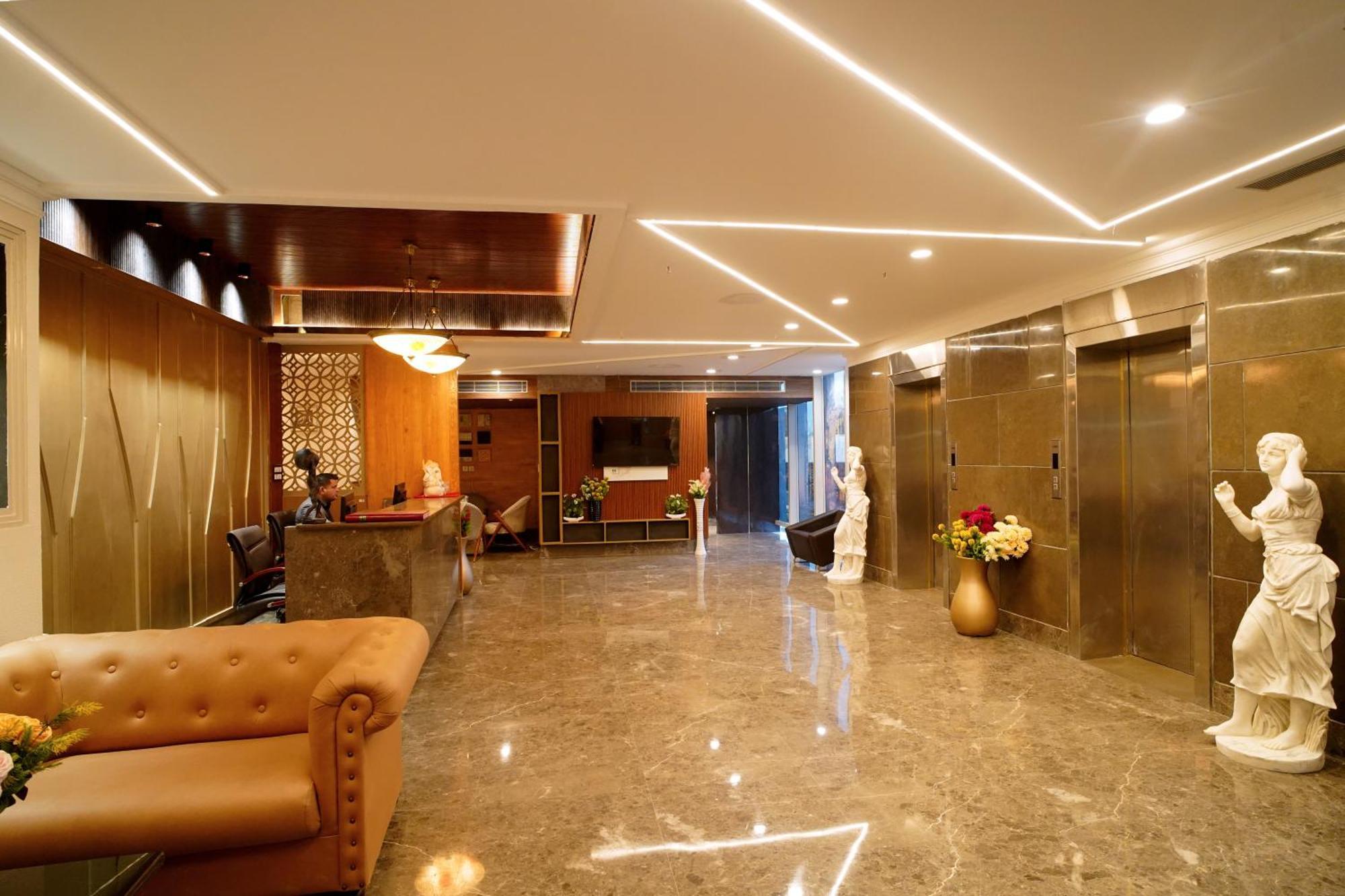 Hotel Sakura Gold Gurgaon Esterno foto