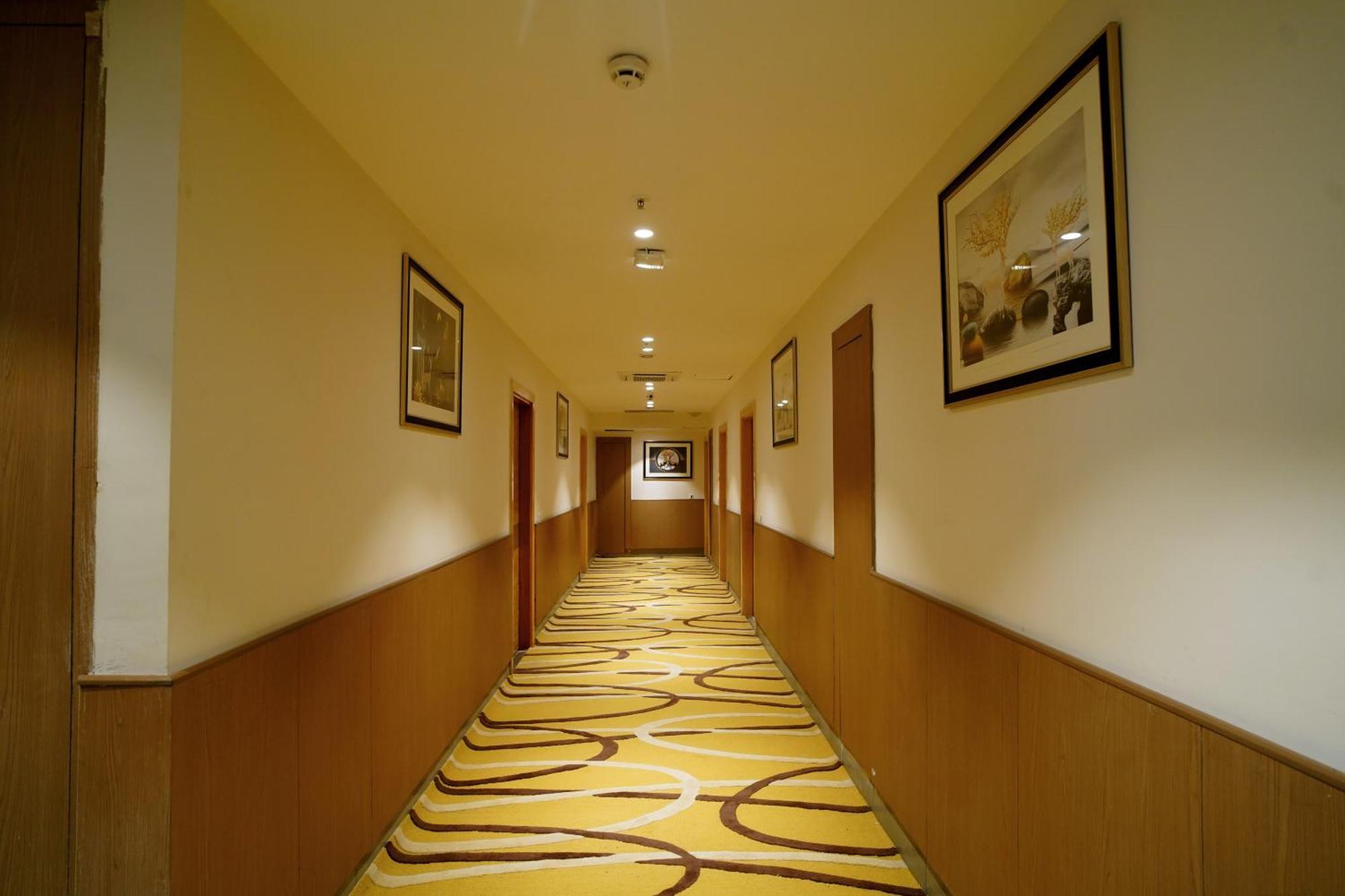 Hotel Sakura Gold Gurgaon Esterno foto