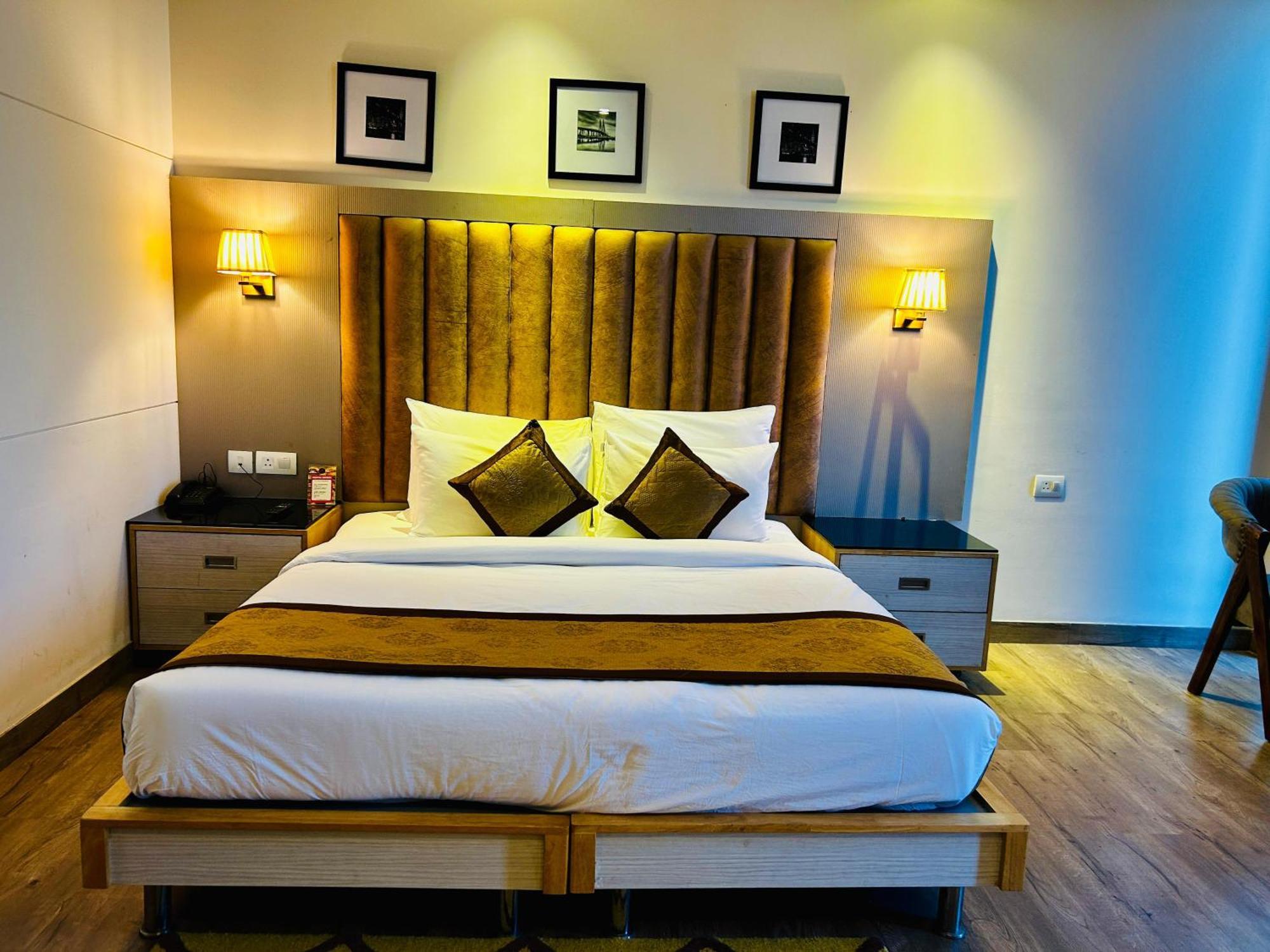 Hotel Sakura Gold Gurgaon Esterno foto