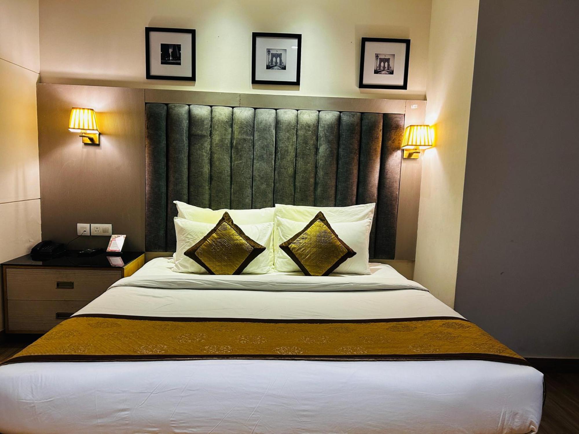 Hotel Sakura Gold Gurgaon Esterno foto