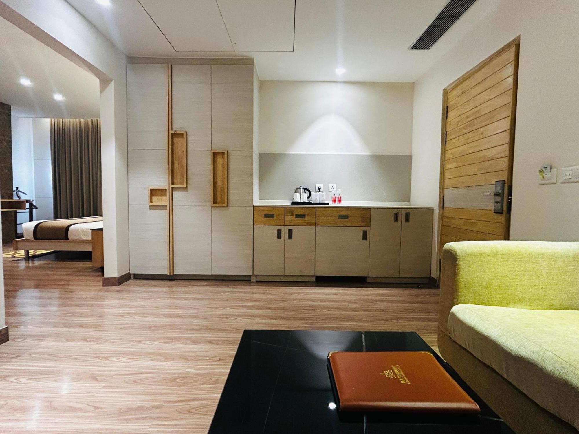 Hotel Sakura Gold Gurgaon Esterno foto