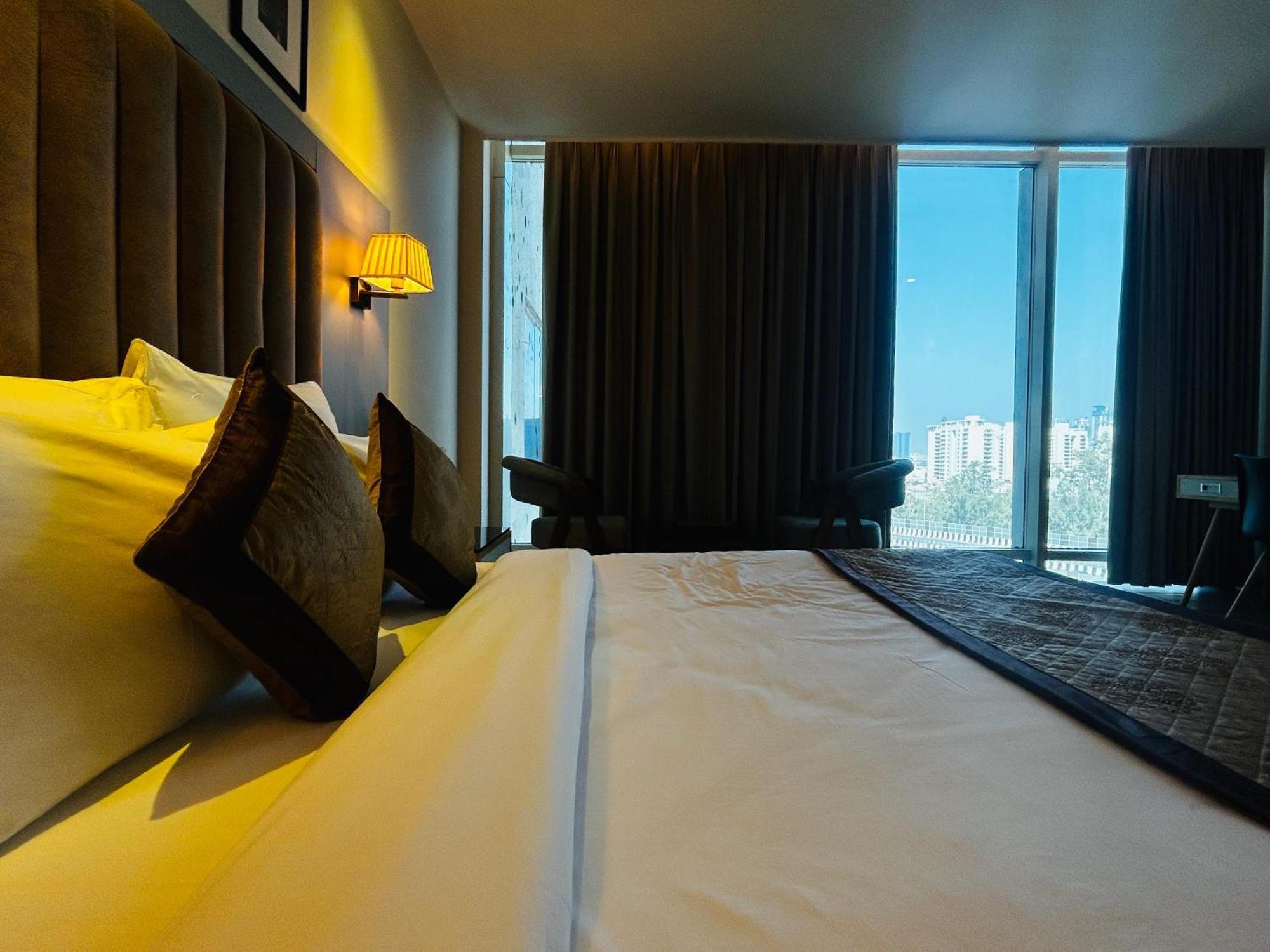 Hotel Sakura Gold Gurgaon Esterno foto