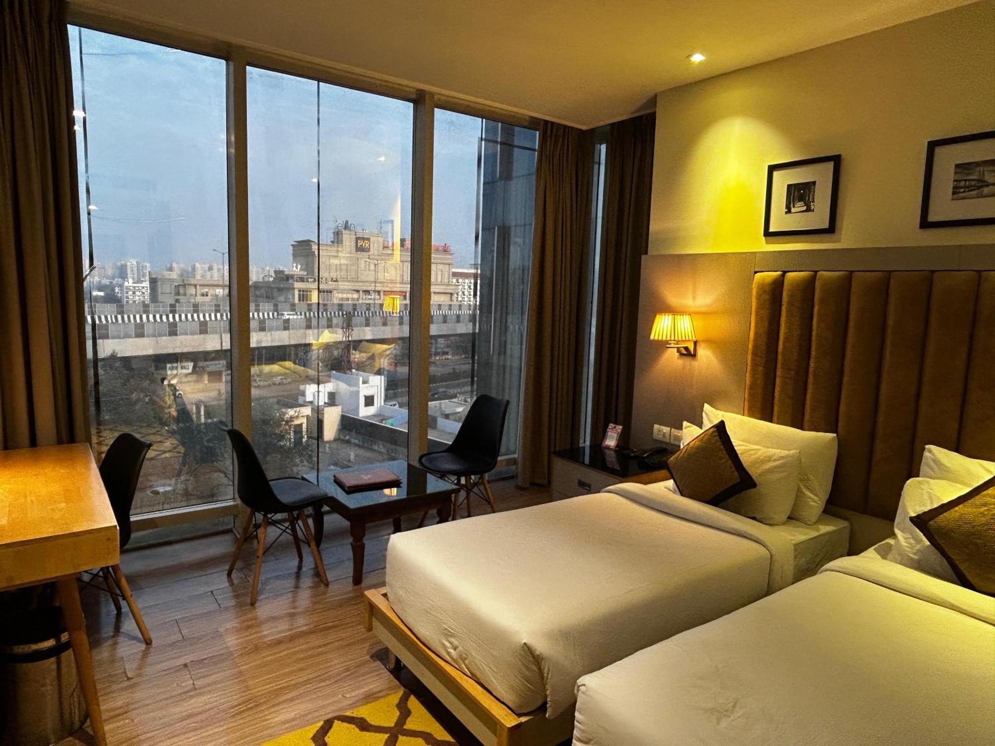 Hotel Sakura Gold Gurgaon Esterno foto